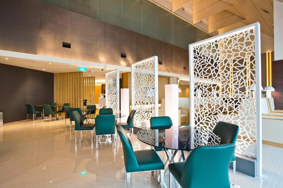 Отель Ambassador Transit Lounge Terminal 2 Сингапур Экстерьер фото